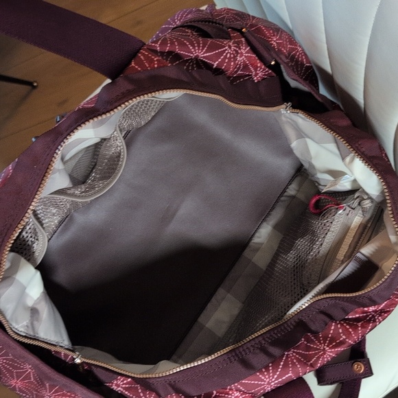 Lululemon Gym To Win Duffel Star Bordeaux - Picture 4 of 14